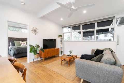 Modern Stylish Self-contained Apartment - Accommodation Melbourne 0