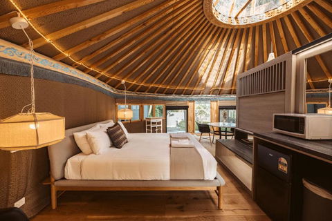 Mongolian Crafted Yurt With Private Spa And Spectacular Views - Accommodation Melbourne 2