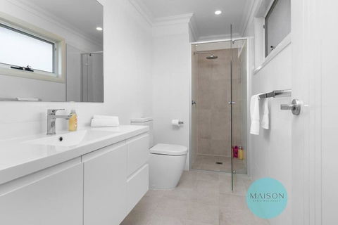 Modern Townhouse In The Heart Of Adamstown - Accommodation Melbourne 2