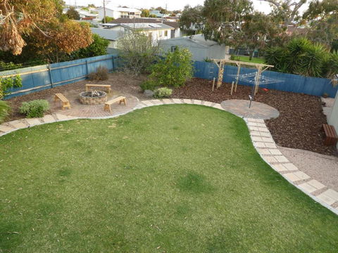 Moonta Bay Stylish Large Home 3 Min Walk From Beach And Jetty - Accommodation Melbourne 3