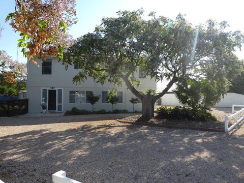 Moonta Bay Stylish Large Home 3 Min Walk From Beach And Jetty - Accommodation Melbourne 2