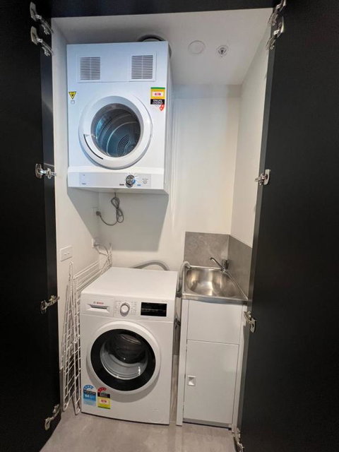 New Modern 1BR Apt Near Dickson - Accommodation Melbourne 2