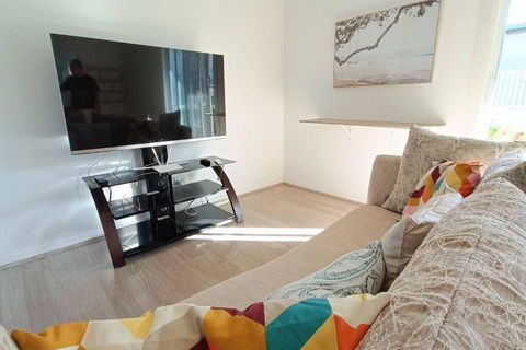 New And Cozy 2 Bedrooms Granny Flat With Aircon & Pool - Accommodation Melbourne 1