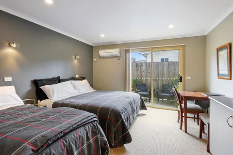 Motel Strahan - Accommodation Melbourne 0