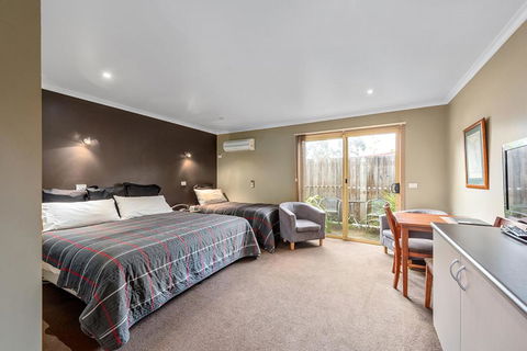 Motel Strahan - Accommodation Melbourne 1