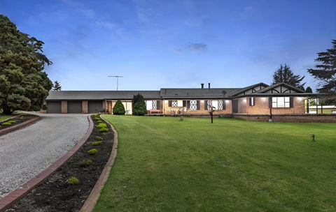 Mountain Culture Farm Stay - Pet Friendly - Accommodation Melbourne 0