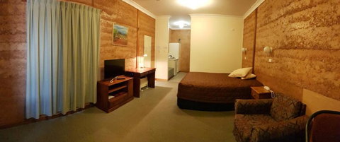 Mud Hut Motel - Accommodation Melbourne 0