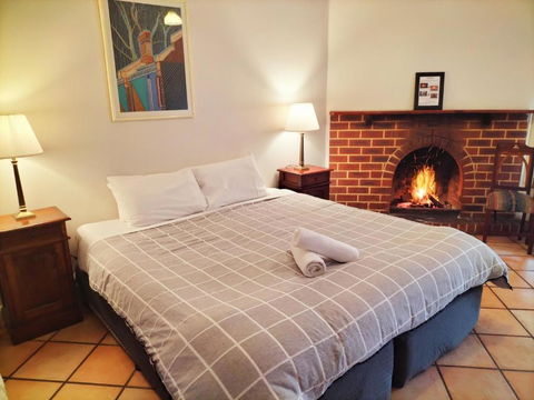 Mundaring Weir Hotel - Accommodation Melbourne 0