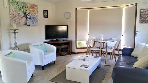 Must Love Dogs B&B & Self Contained Cottage - Accommodation Melbourne 3