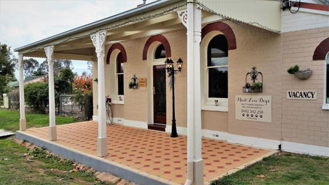 Must Love Dogs B&B & Self Contained Cottage - Accommodation Melbourne 0
