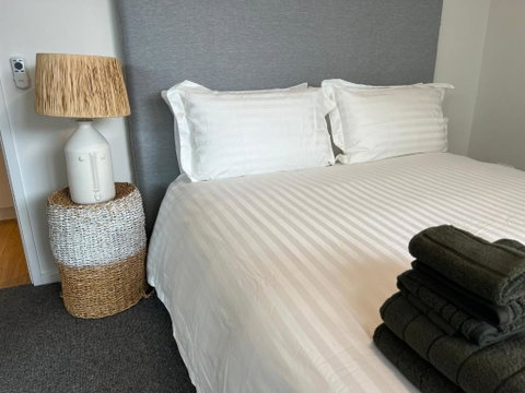 NEW BOUTIQUE 1bd Apt - Accommodation Melbourne 3