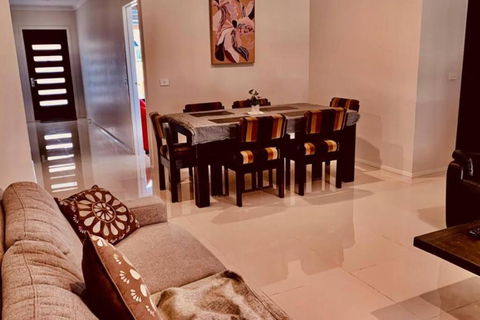 Newly Built Charming 4 BR House In Berwick Whole House - Accommodation Melbourne 0