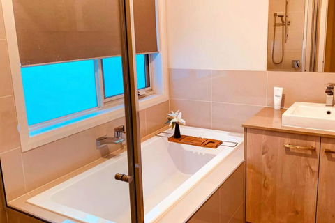 Newly Built Charming 4 BR House In Berwick Whole House - Accommodation Melbourne 3