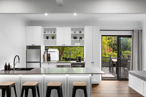 New Modern 2 Bedroom Mountain Retreat Escape - Accommodation Melbourne 1