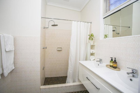 NOR214 - Northstead Coastal Charm - Accommodation Melbourne 3