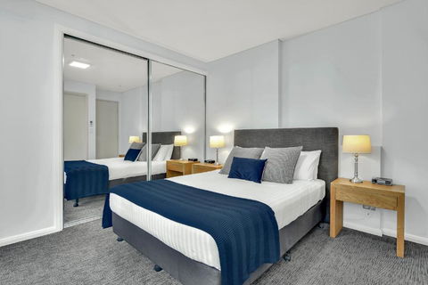 North Sydney Large Two Bedroom MIL2302 - Accommodation Melbourne 1