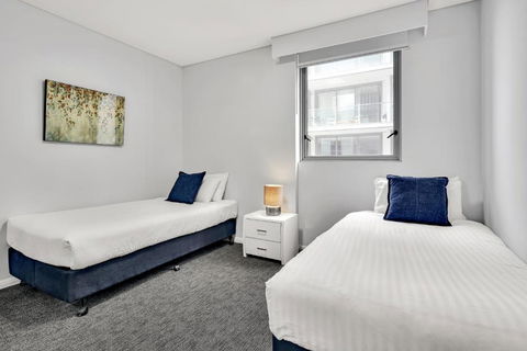 North Sydney Large Two Bedroom MIL2302 - Accommodation Melbourne 2