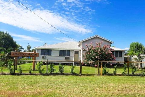 Oakwood House - Entire House Rental - 5 Bedrooms With Netflix And WiFi - Melbourne 4u 0
