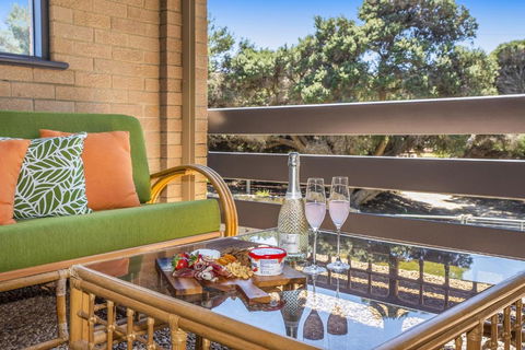 Ocean Close - Spacious Beach House - Accommodation Melbourne 3