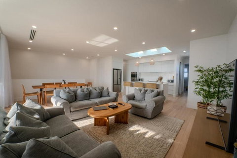 Ocean Pearl, Entire Home On The Esplanade - Accommodation Melbourne 1