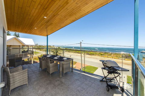 Ocean Sunset - Luxury Apartment With Ocean Views - Accommodation Melbourne 3