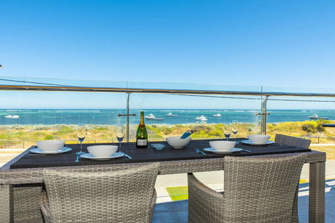 Ocean Sunset - Luxury Apartment With Ocean Views - Accommodation Melbourne 2
