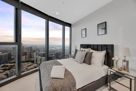 Ocean View 2BR Oasis With Resort Style Living - Accommodation Melbourne 0