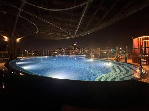 Ocean View 2BR Oasis With Resort Style Living - Accommodation Melbourne 3