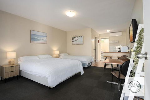 Oceanfront Oasis - Accommodation Melbourne 0