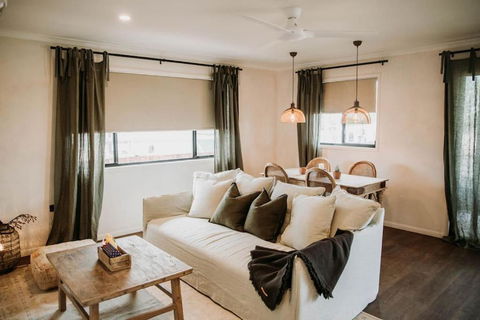 Olive Grove Winton - Melbourne 4u 0