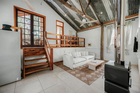 Orchard Cottage - Quiet Farm Escape - Accommodation Melbourne 2