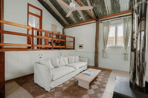 Orchard Cottage - Quiet Farm Escape - Accommodation Melbourne 3