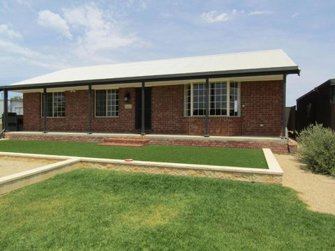 Our Little Beach House - Melbourne 4u 0