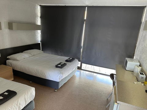 Overlander Hotel - Melbourne 4u 1