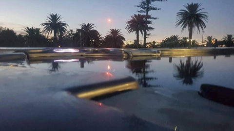 One Bedroom CBD Unit, Walk To Beaches & Cafes - Accommodation Melbourne 0