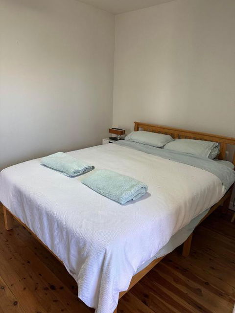 One Bedroom CBD Unit, Walk To Beaches & Cafes - Accommodation Melbourne 1