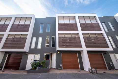 Page Seven By Property Mums - Accommodation Melbourne 3