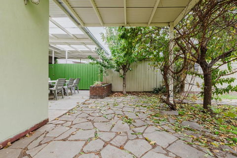 Palms By Yarraville With Large 2 Bed Home & Yard - Accommodation Melbourne 1