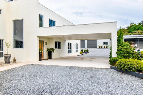 Paradise Point - Entire Home In Clarence Point, Tasmania Australia, 10 Guests 7 Bedrooms 7 Beds 3 Baths - Accommodation Melbourne 0