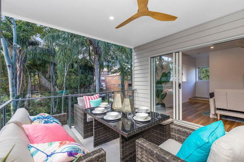 Park Avenue Townhouse Retreat Brisbane Sleeps 10 - Accommodation Melbourne 2