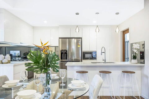 Park Avenue Townhouse Retreat Brisbane Sleeps 10 - Accommodation Melbourne 1
