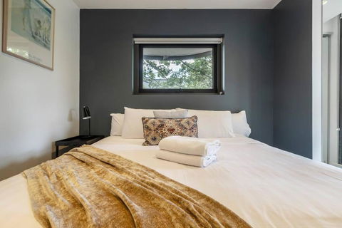 Peaceful 2 Bedroom Unit With Free Parking - Accommodation Melbourne 2