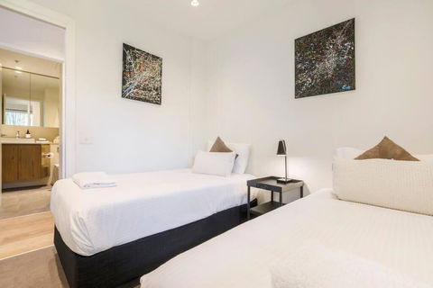 Peaceful 2 Bedroom Unit With Free Parking - Accommodation Melbourne 3