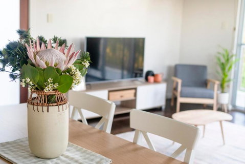 Peaceful Hills Escape: Charming 2-Story Retreat - Accommodation Melbourne 3