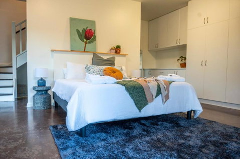 Peaceful Hills Escape: Charming 2-Story Retreat - Accommodation Melbourne 2