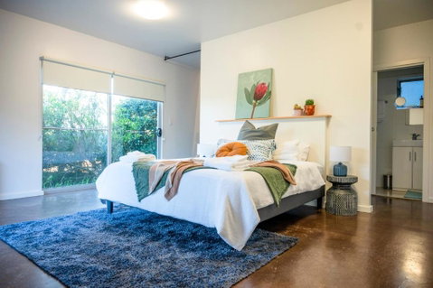 Peaceful Hills Escape: Charming 2-Story Retreat - Accommodation Melbourne 0