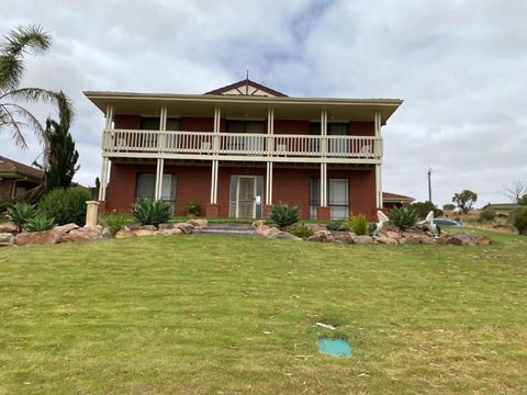 Pelican Retreat - Corporate / Tradie / Family - Accommodation Melbourne 1