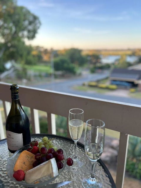 Pelican Retreat - Corporate / Tradie / Family - Accommodation Melbourne 3
