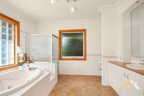 Perfect Entertainer-s Home With Pool - Accommodation Melbourne 2