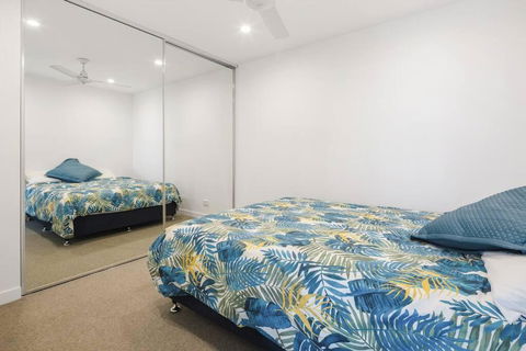 Perfect Haven In Spring Hill 2B1B And Parking - Melbourne 4u 3